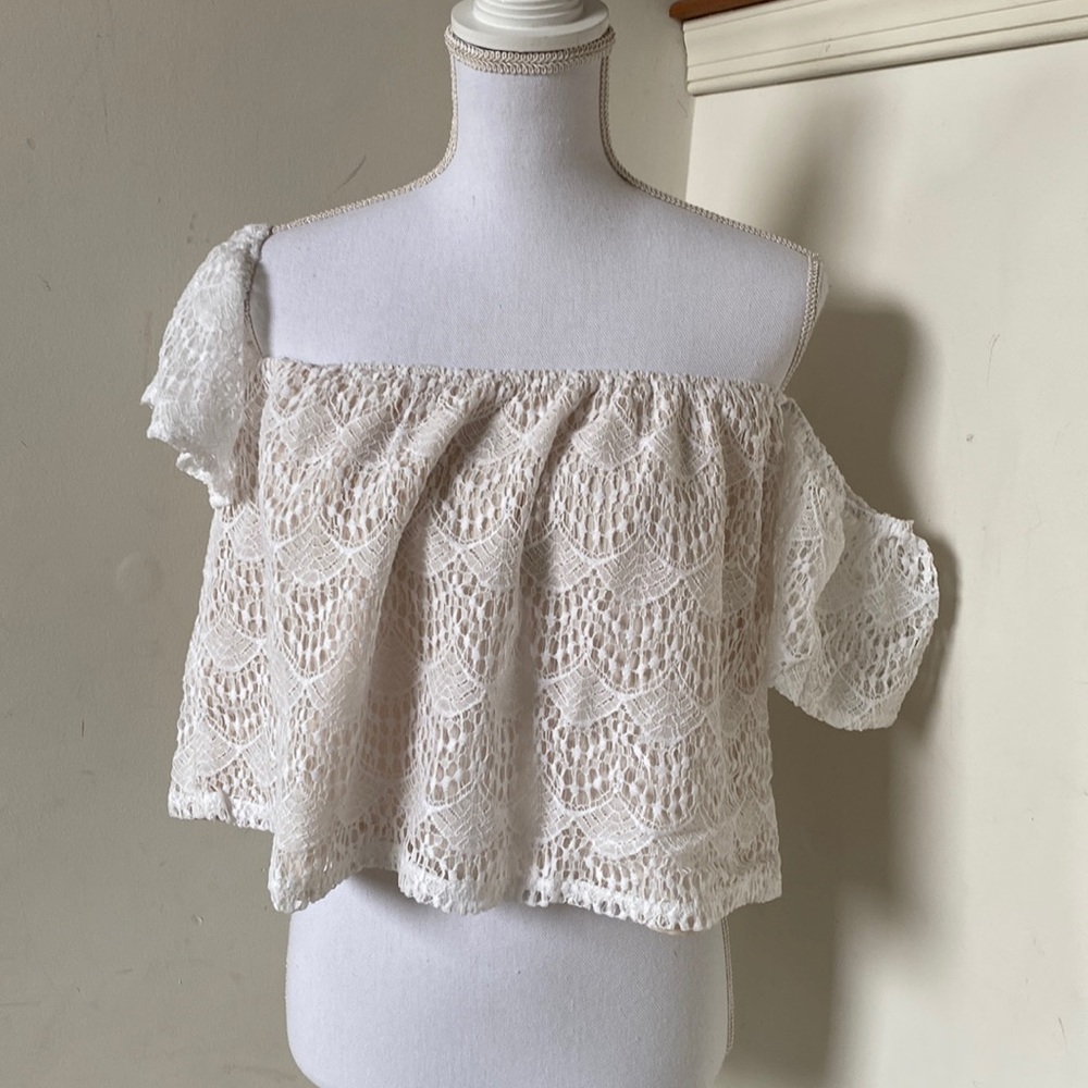 🥭 (4 for $15) ROE+MAY Lacy Off the Shoulder Crop Top - Picture 3 of 9